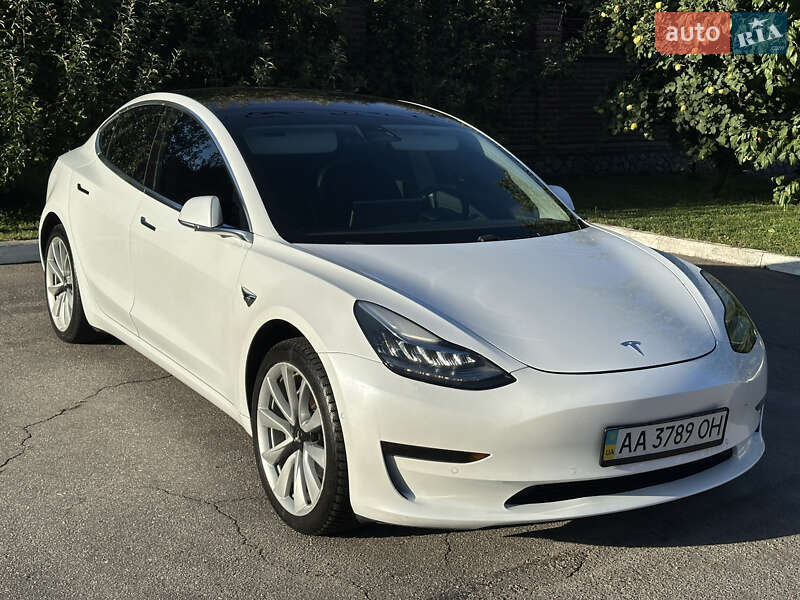 2018 Tesla Model-3, VIN 5YJ3E1EAXJF050185:plate — фото 1 (autoria)