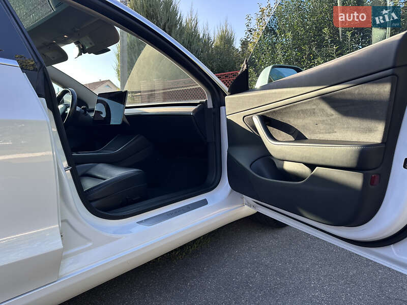 Седан Tesla Model 3 2018 в Киеве фото 16 Седан Tesla Model 3 2018 в Киеве