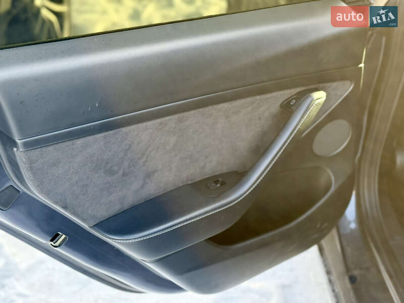 Седан Tesla Model 3 2022 в Львове