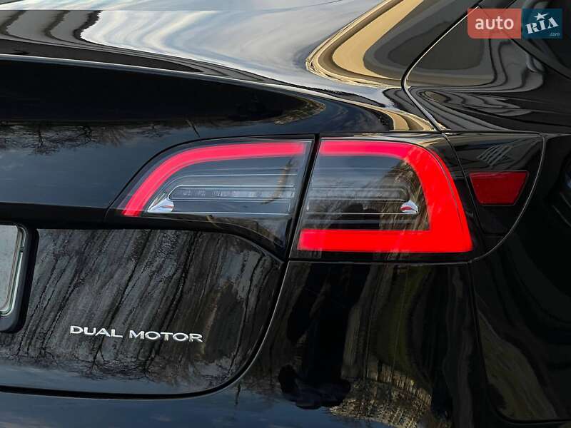 Седан Tesla Model 3 2021 в Николаеве