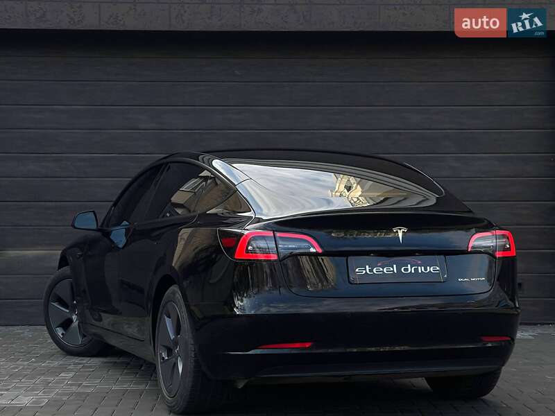 Седан Tesla Model 3 2021 в Николаеве