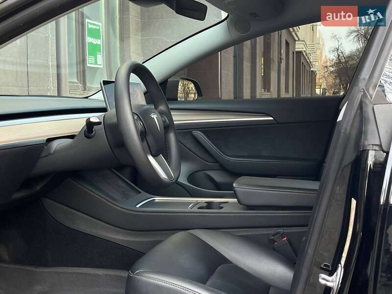 Седан Tesla Model 3 2021 в Николаеве