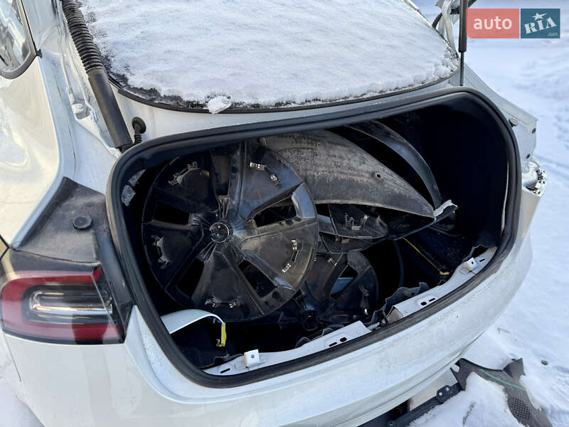 Седан Tesla Model 3 2023 в Львові фото 10 Седан Tesla Model 3 2023 в Львові