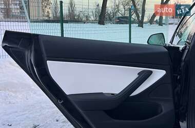 Седан Tesla Model 3 2019 в Киеве