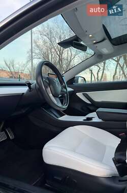 Седан Tesla Model 3 2019 в Киеве