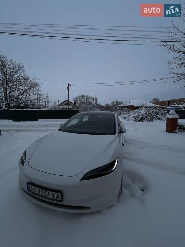 Седан Tesla Model 3 2023 в Ужгороде