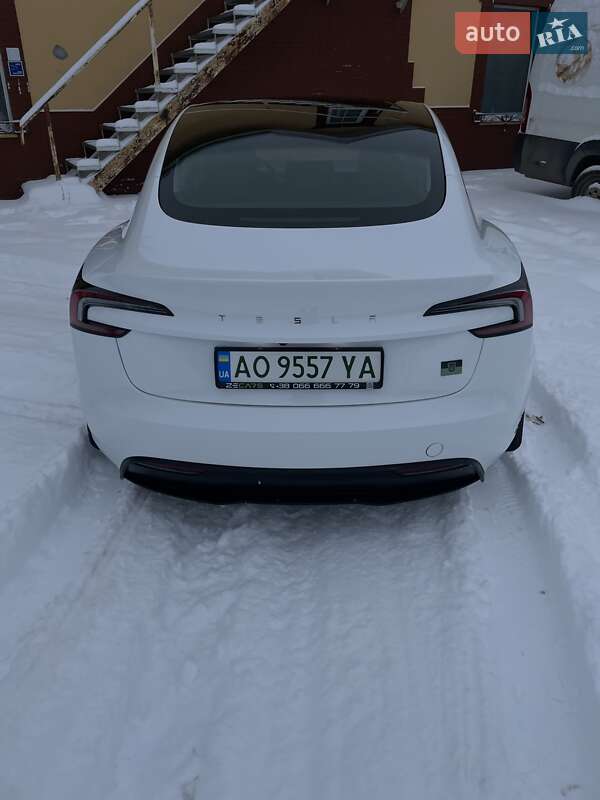 Седан Tesla Model 3 2023 в Ужгороде