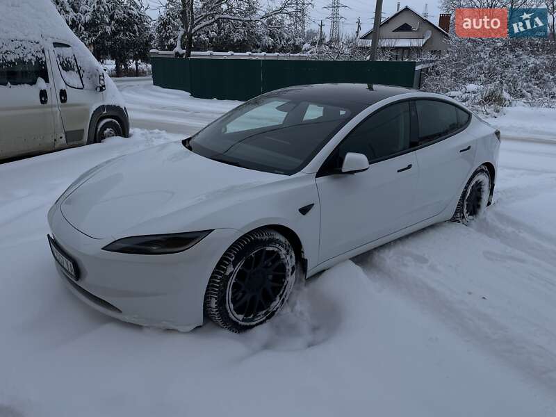 Седан Tesla Model 3 2023 в Ужгороде