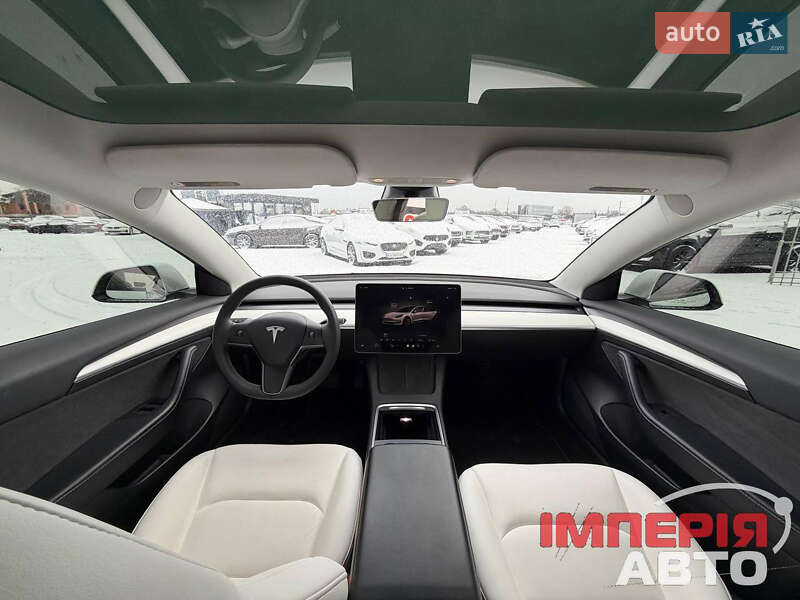 Седан Tesla Model 3 2022 в Киеве