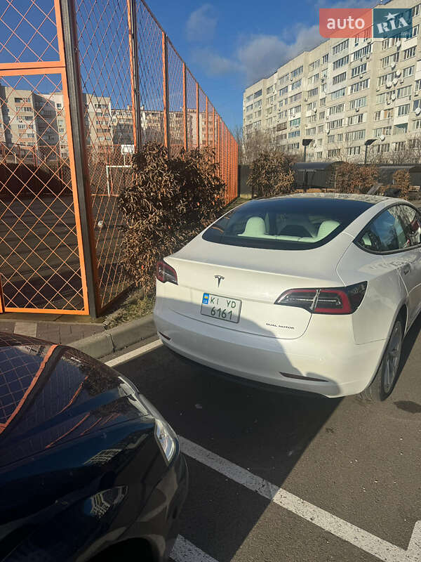 Седан Tesla Model 3 2022 в Киеве