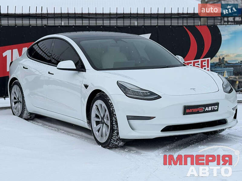 Седан Tesla Model 3 2022 в Киеве