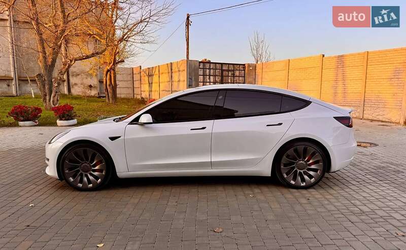 Седан Tesla Model 3 2023 в Одессе