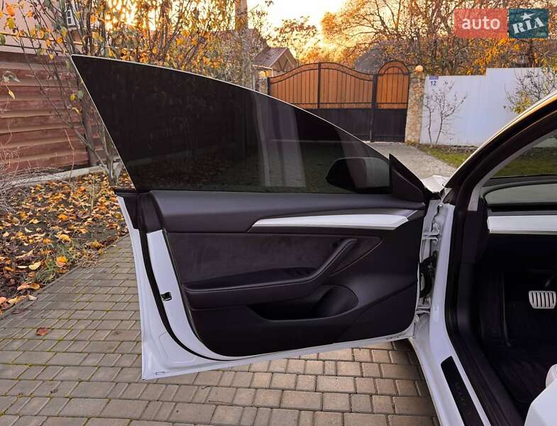 Седан Tesla Model 3 2023 в Одессе