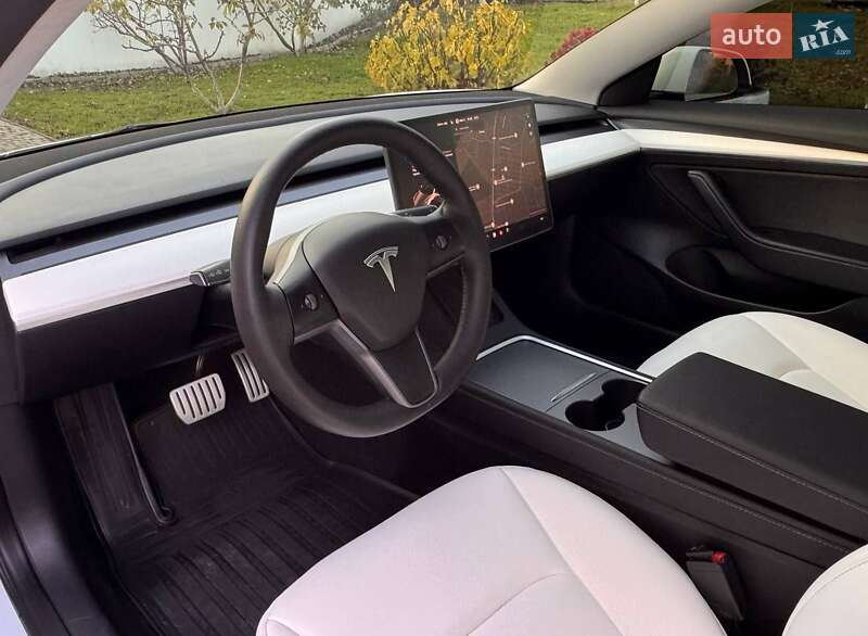 Седан Tesla Model 3 2023 в Одессе