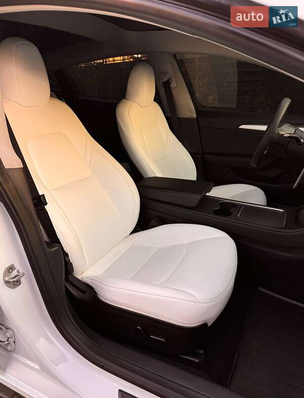 Седан Tesla Model 3 2023 в Одессе