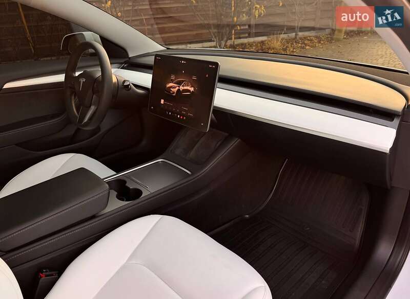Седан Tesla Model 3 2023 в Одессе
