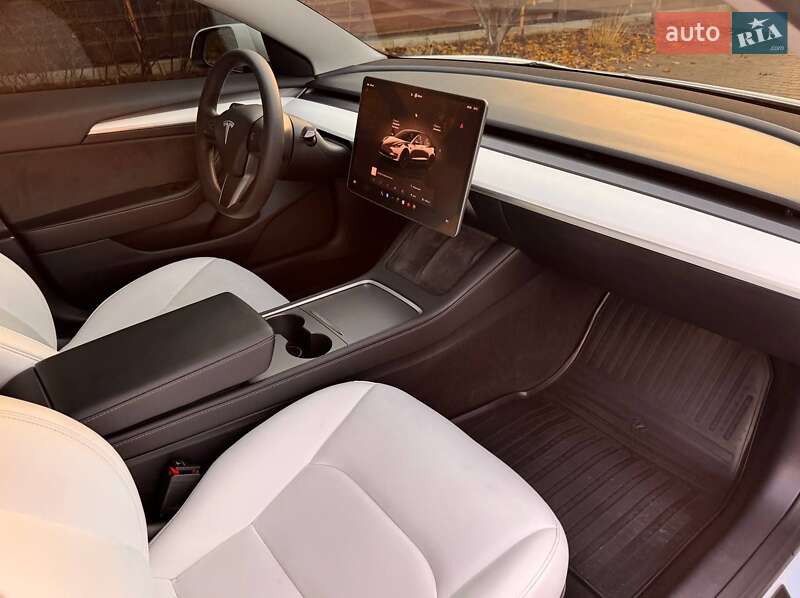 Седан Tesla Model 3 2023 в Одессе