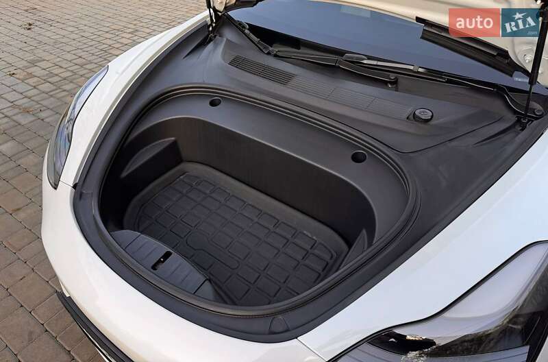 Седан Tesla Model 3 2023 в Одессе