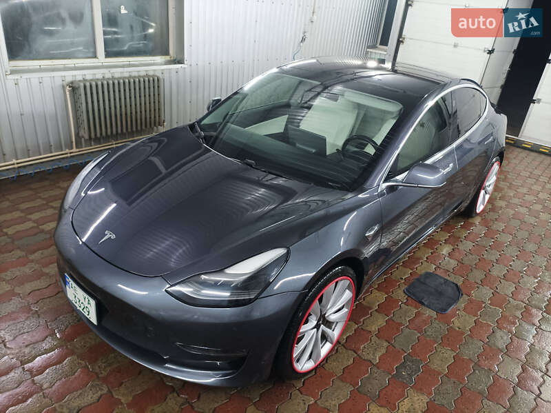 Седан Tesla Model 3 2018 в Кривом Роге