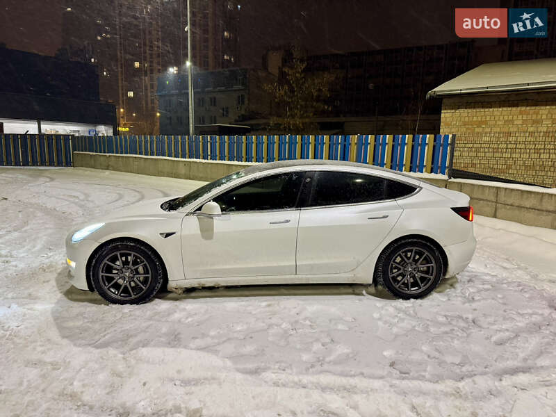 Седан Tesla Model 3 2019 в Киеве