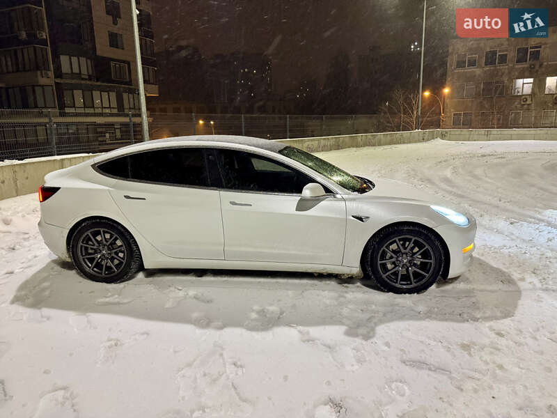 Седан Tesla Model 3 2019 в Киеве