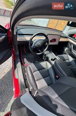 Седан Tesla Model 3 2022 в Скалате