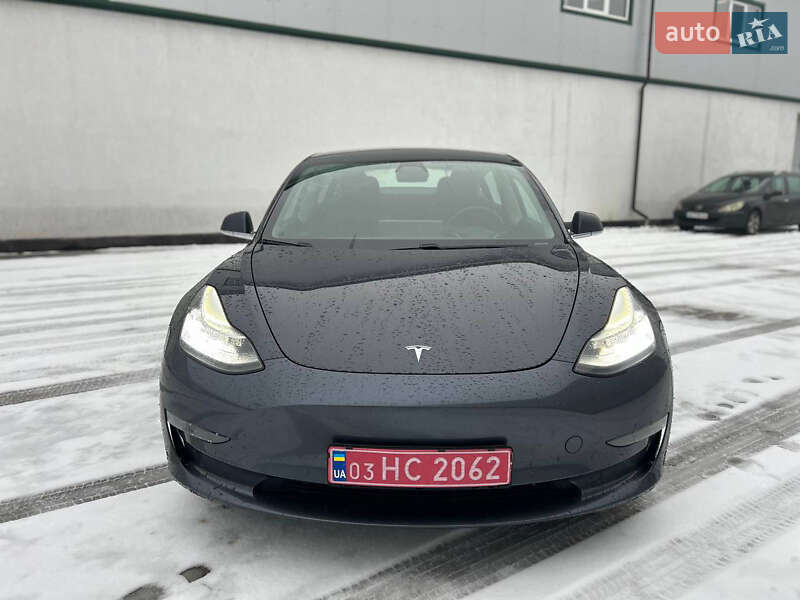 Седан Tesla Model 3 2020 в Виннице