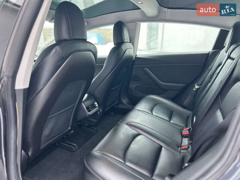 Седан Tesla Model 3 2020 в Виннице