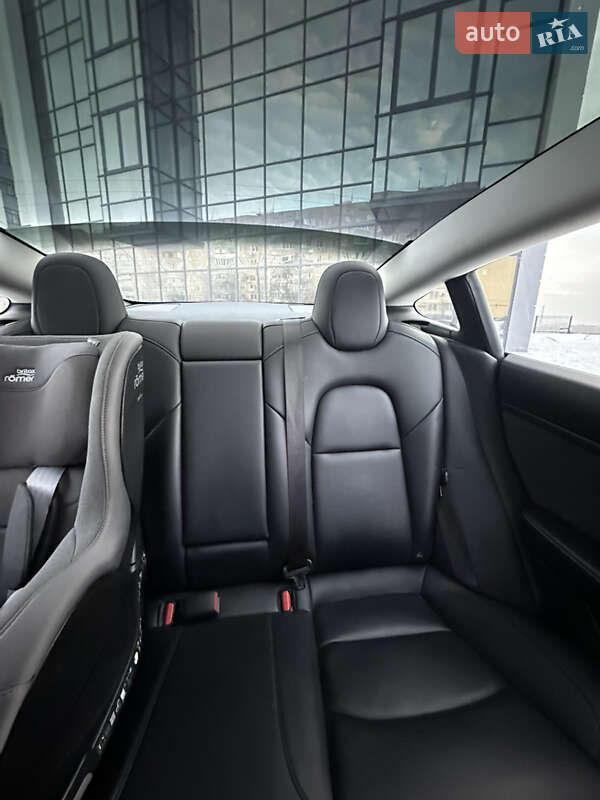 Седан Tesla Model 3 2022 в Днепре