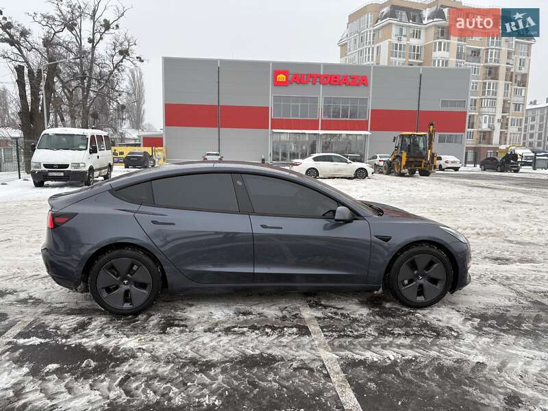 Седан Tesla Model 3 2022 в Киеве