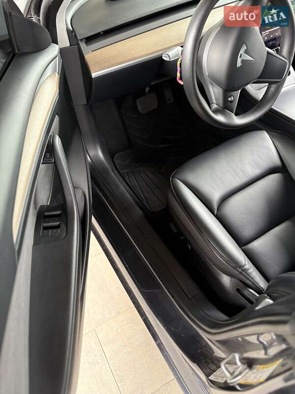 Седан Tesla Model 3 2022 в Киеве