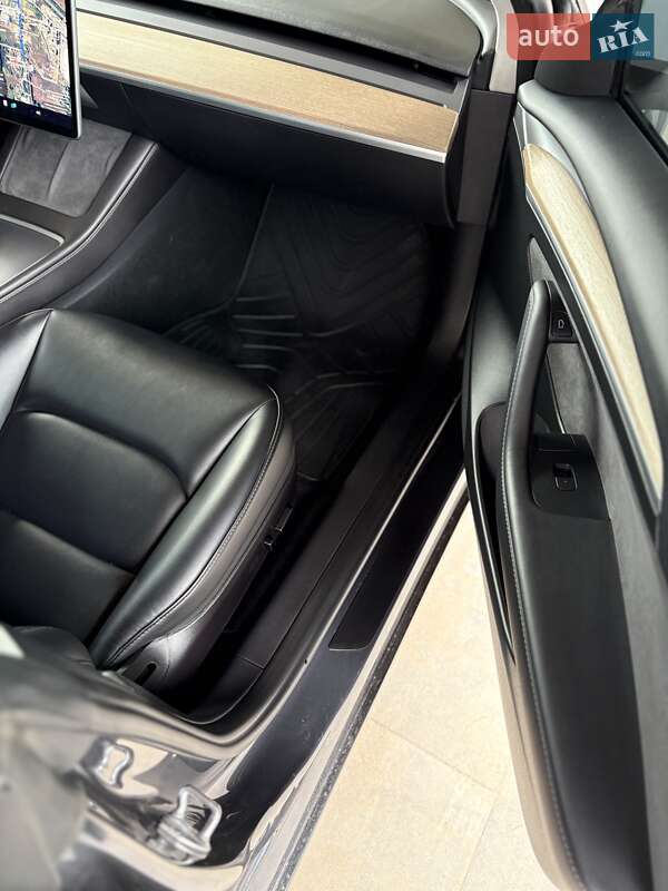 Седан Tesla Model 3 2022 в Киеве