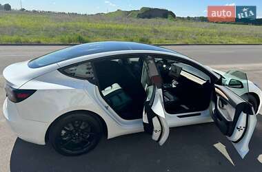 Седан Tesla Model 3 2022 в Виннице