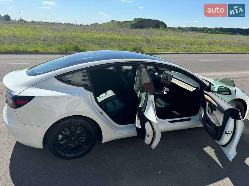 Седан Tesla Model 3 2022 в Вінниці