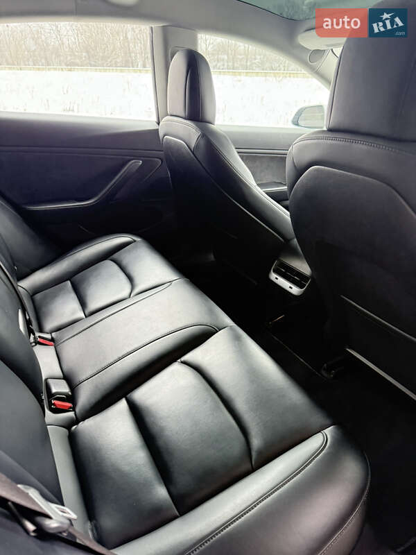 Седан Tesla Model 3 2018 в Киеве