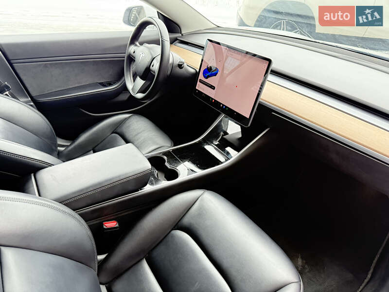 Седан Tesla Model 3 2018 в Киеве