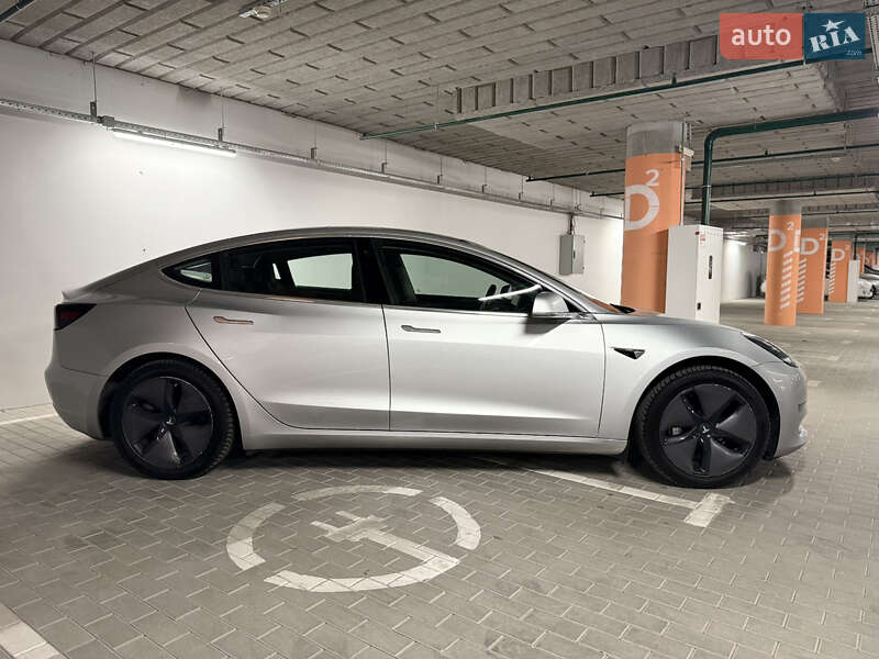 Седан Tesla Model 3 2018 в Киеве