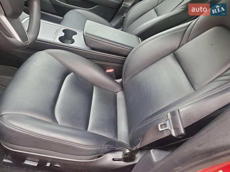 Седан Tesla Model 3 2022 в Ивано-Франковске