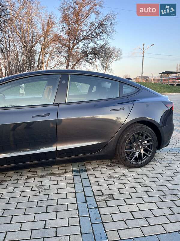 Седан Tesla Model 3 2024 в Ізмаїлі
