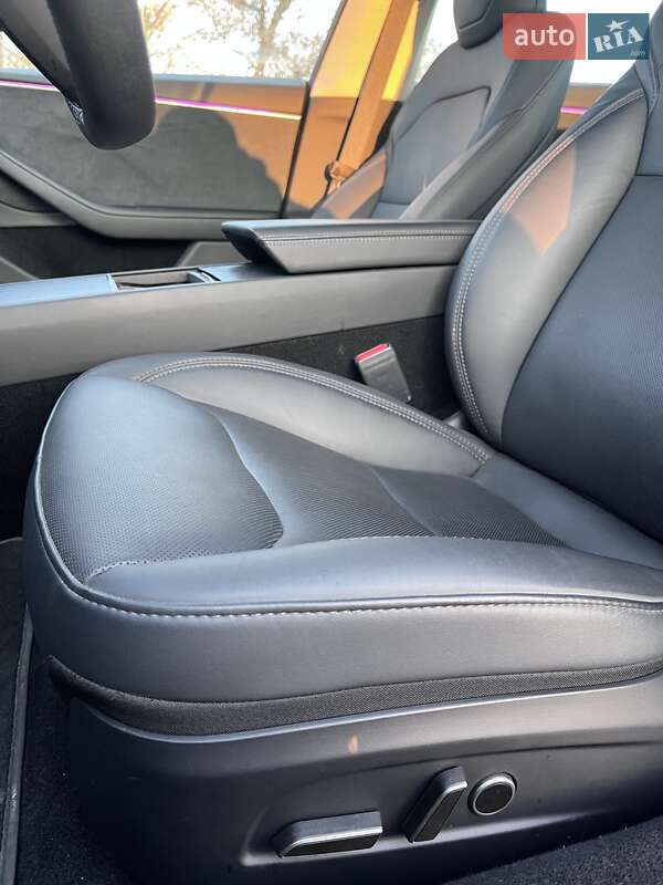 Седан Tesla Model 3 2024 в Ізмаїлі