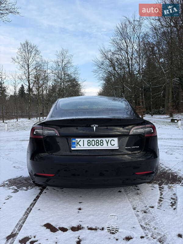 Седан Tesla Model 3 2019 в Березане