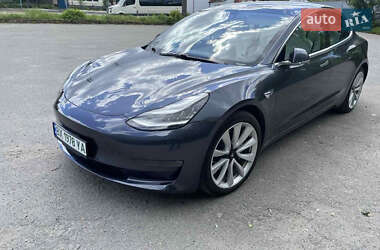 Седан Tesla Model 3 2020 в Шепетівці
