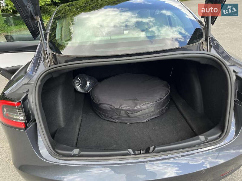 Седан Tesla Model 3 2020 в Шепетовке