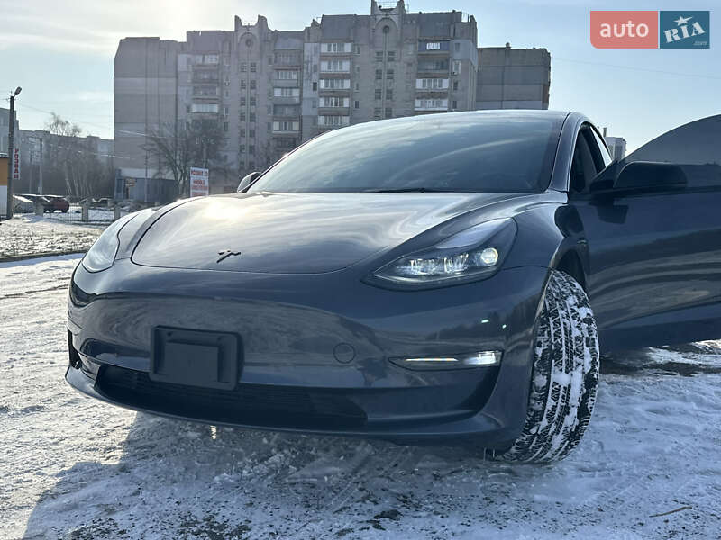 Седан Tesla Model 3 2023 в Черкассах