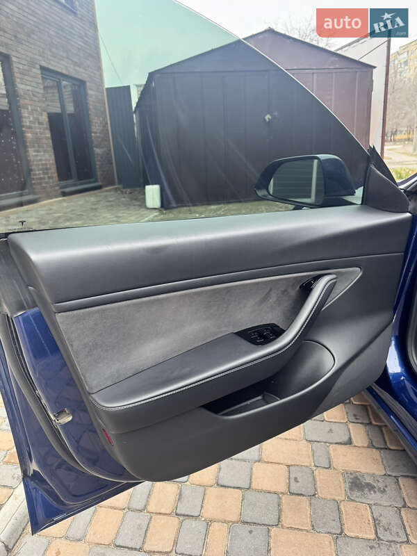 Седан Tesla Model 3 2020 в Днепре