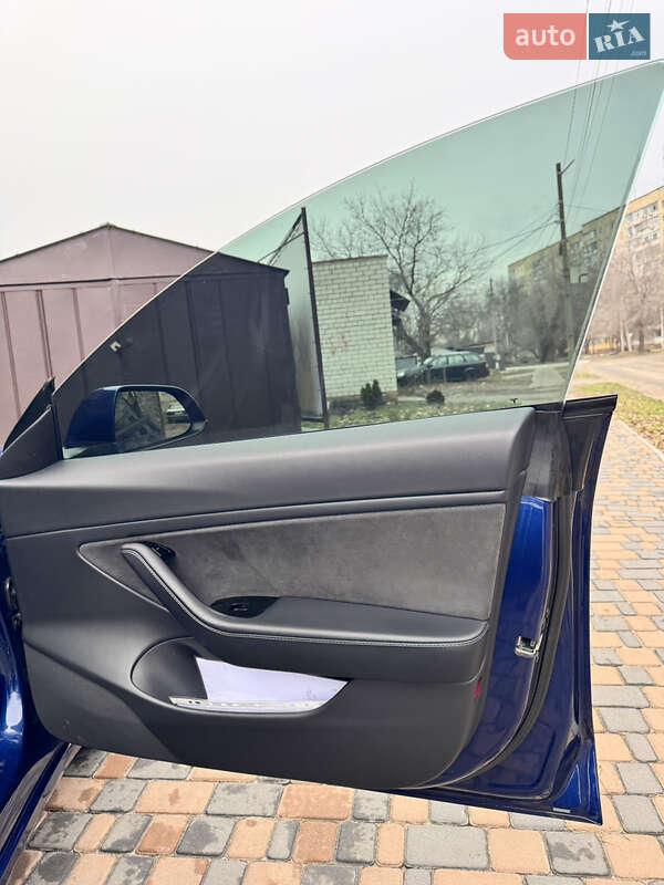 Седан Tesla Model 3 2020 в Днепре