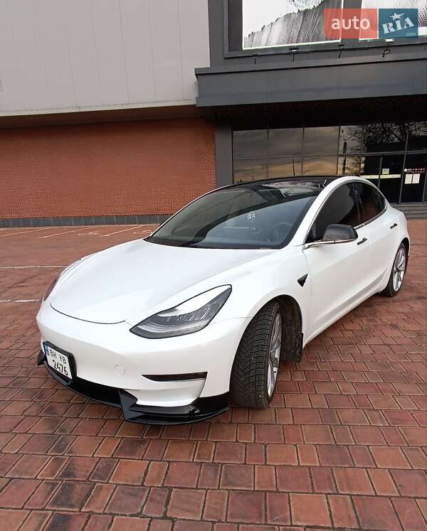 Седан Tesla Model 3 2019 в Одессе