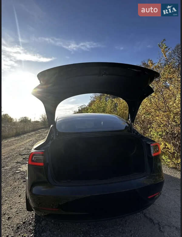 Седан Tesla Model 3 2022 в Тернополе