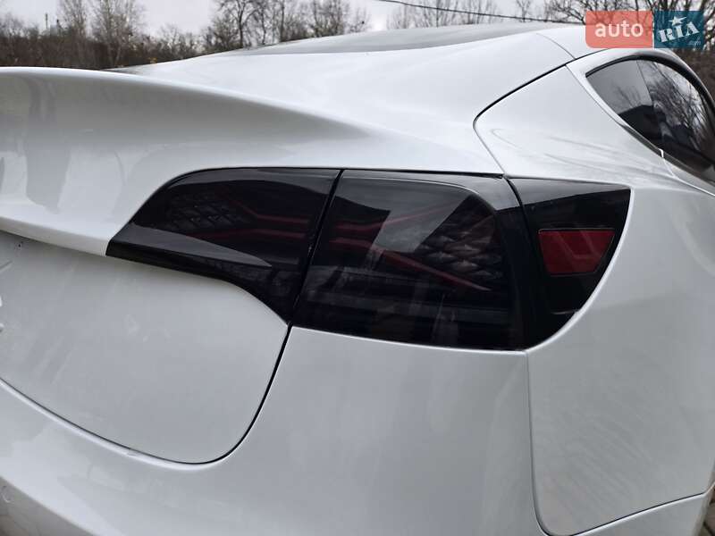 Седан Tesla Model 3 2019 в Снятине