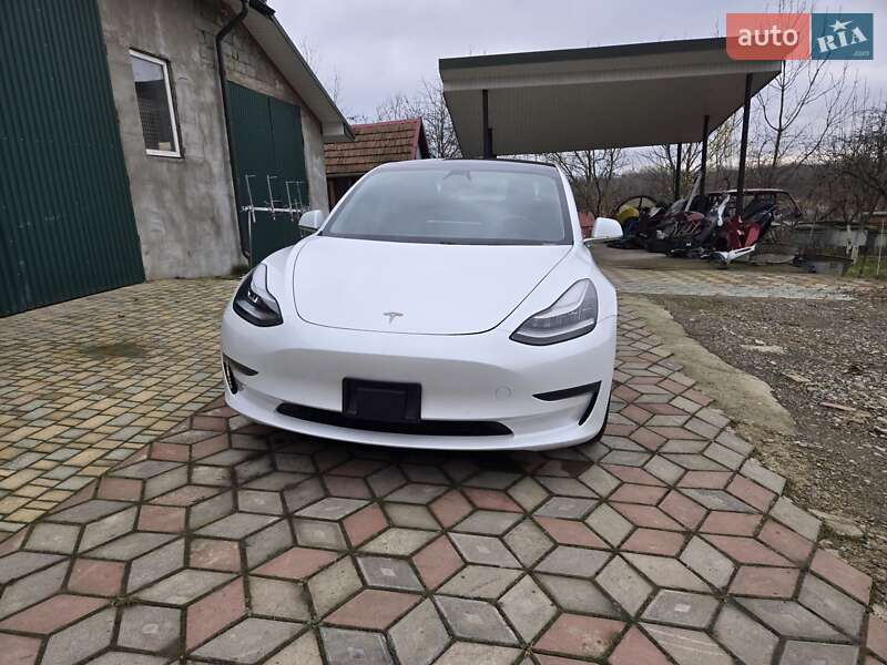 Седан Tesla Model 3 2019 в Снятине